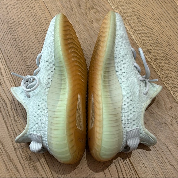 Yeezy Boost 350 v2 Hyperspace - Picture 8 of 13